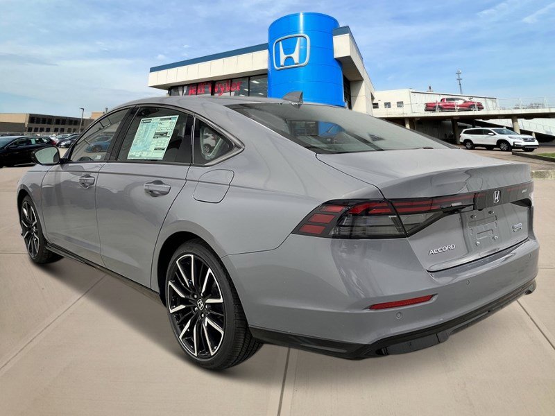 2025 Honda Accord Hybrid Touring photo 3
