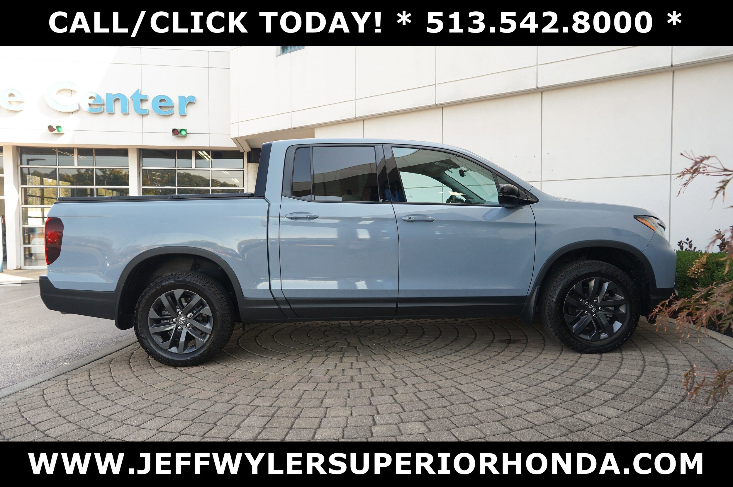 2023 Honda Ridgeline Sport photo 2