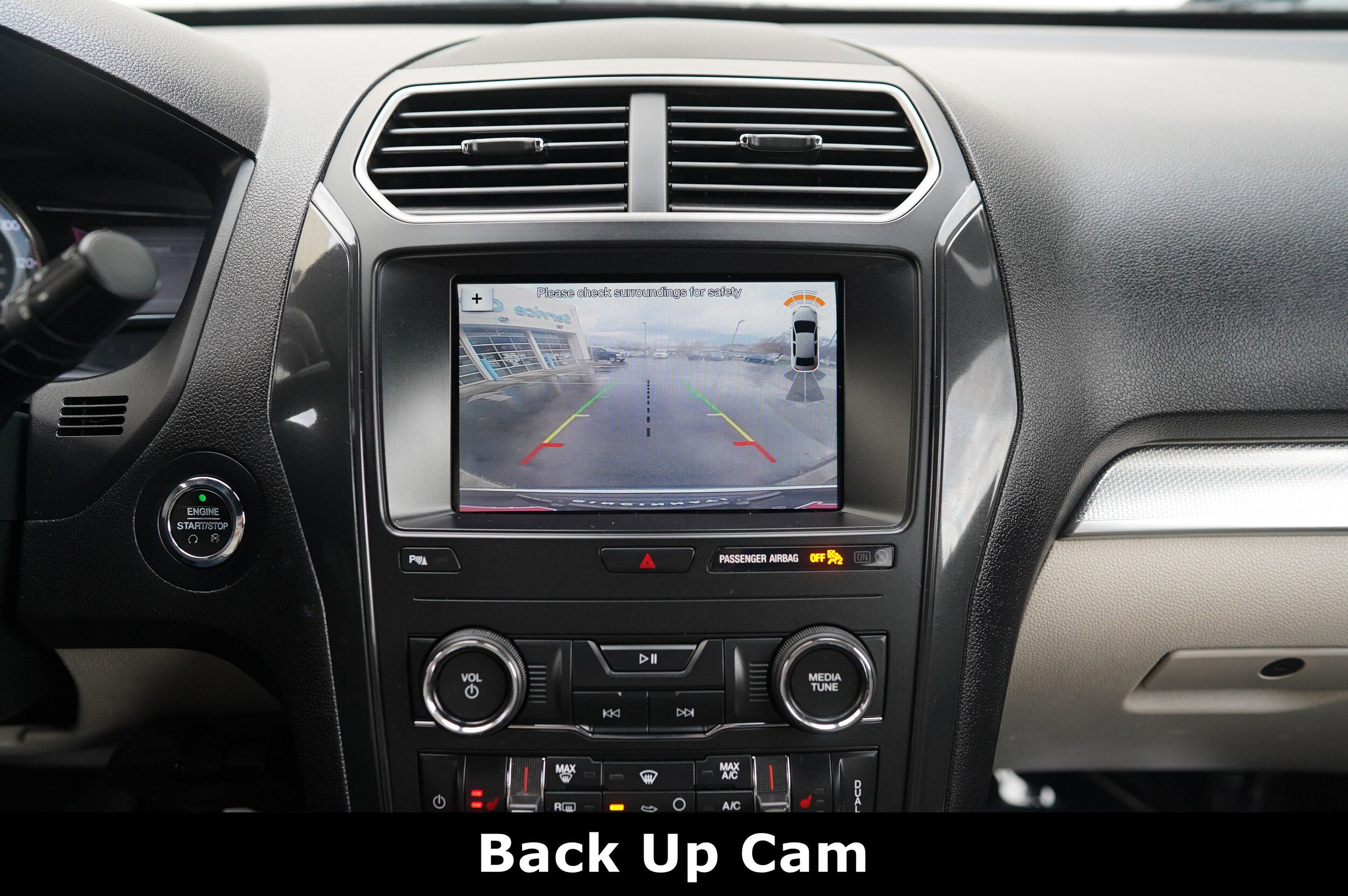 2018 Ford Explorer XLT photo 4