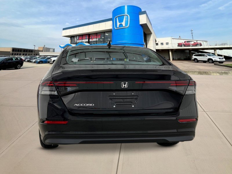 2025 Honda Accord LX photo 4