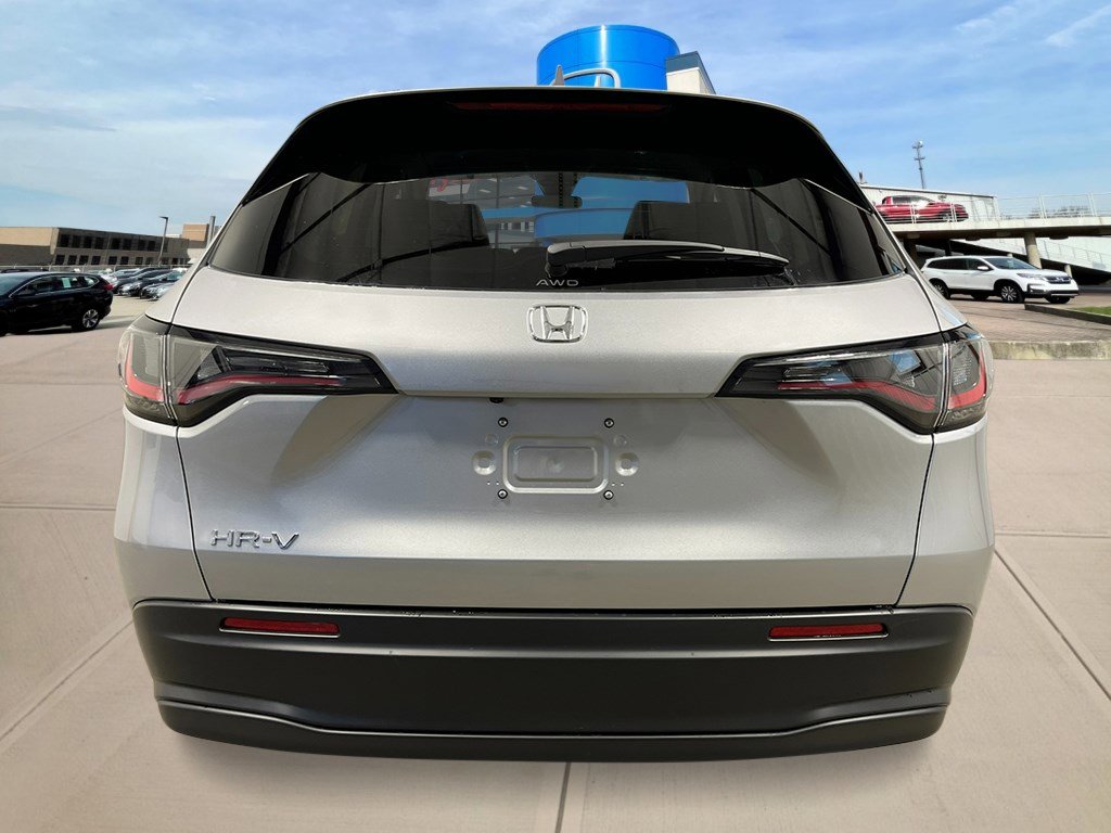 2026 Honda HR-V LX photo 4