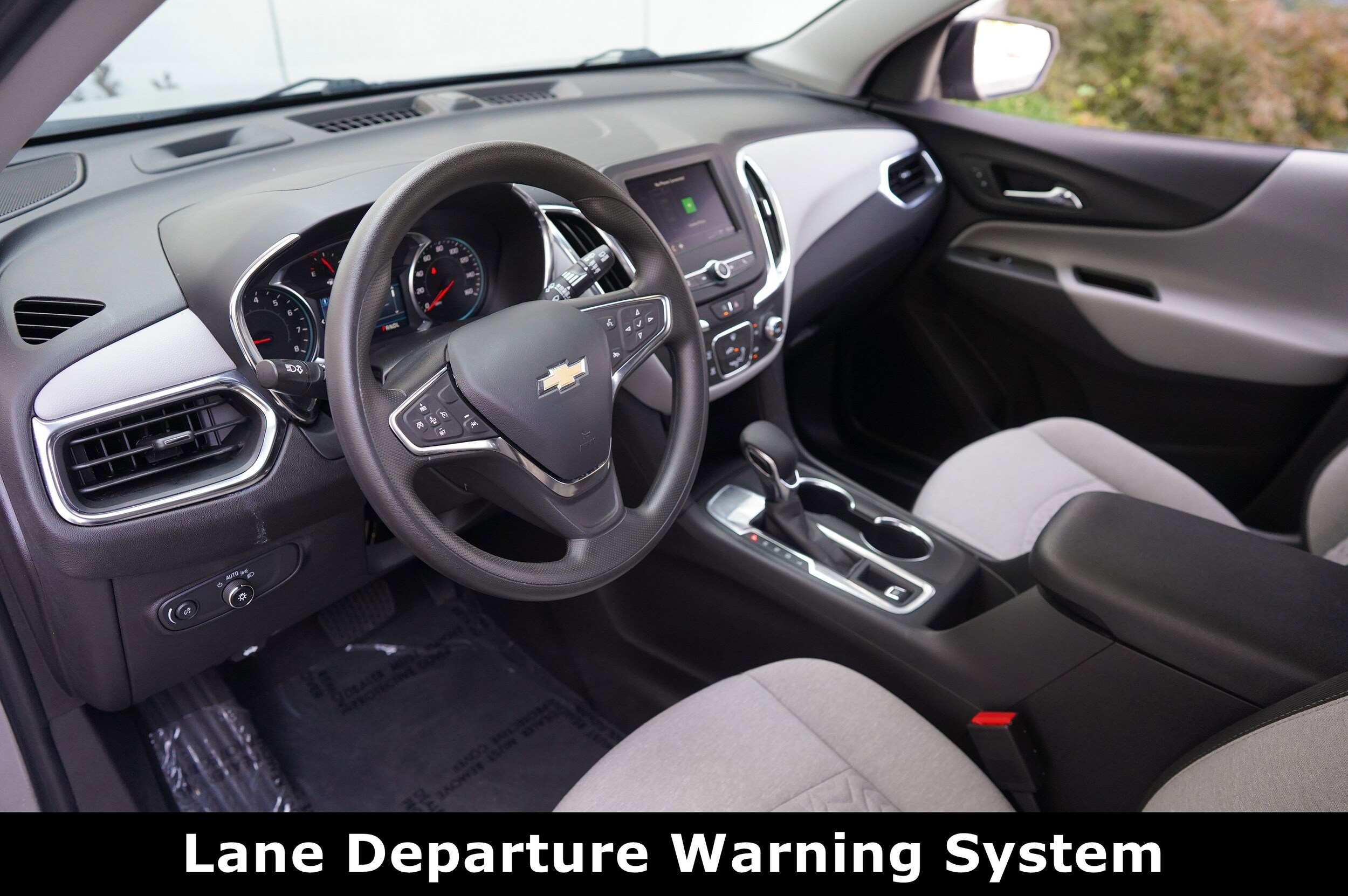 2024 Chevrolet Equinox LS photo 3