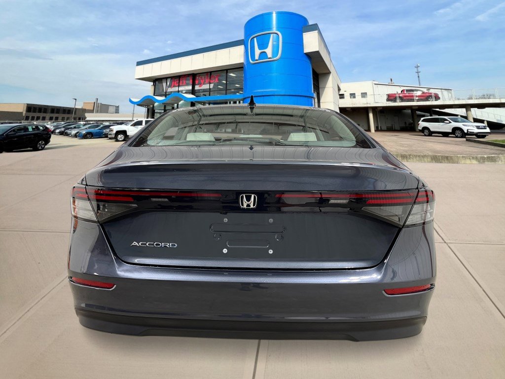 2025 Honda Accord SE photo 4