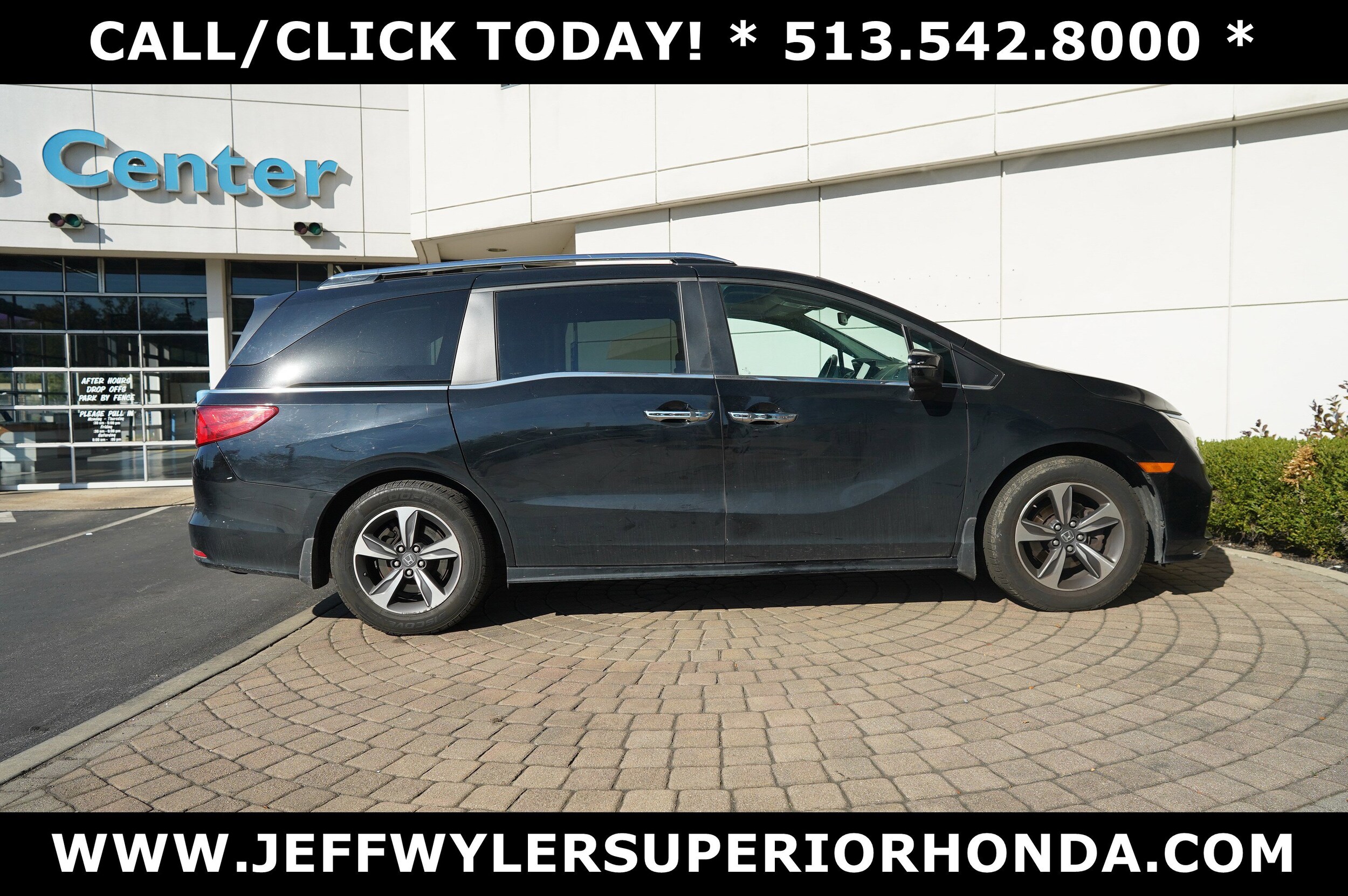 2018 Honda Odyssey Touring photo 2