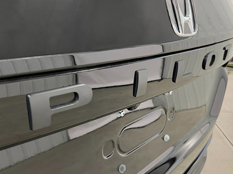 2025 Honda Pilot Touring photo 3