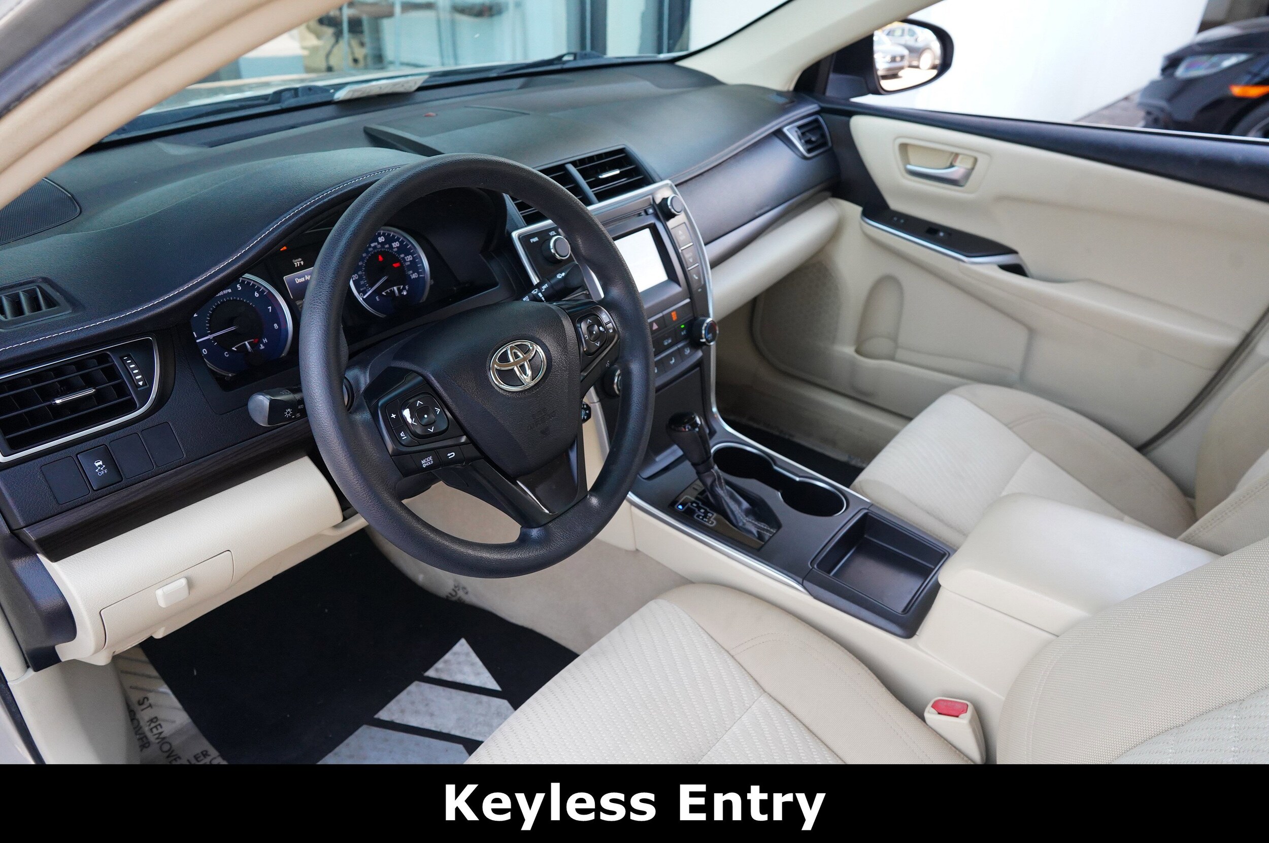 2017 Toyota Camry LE photo 4