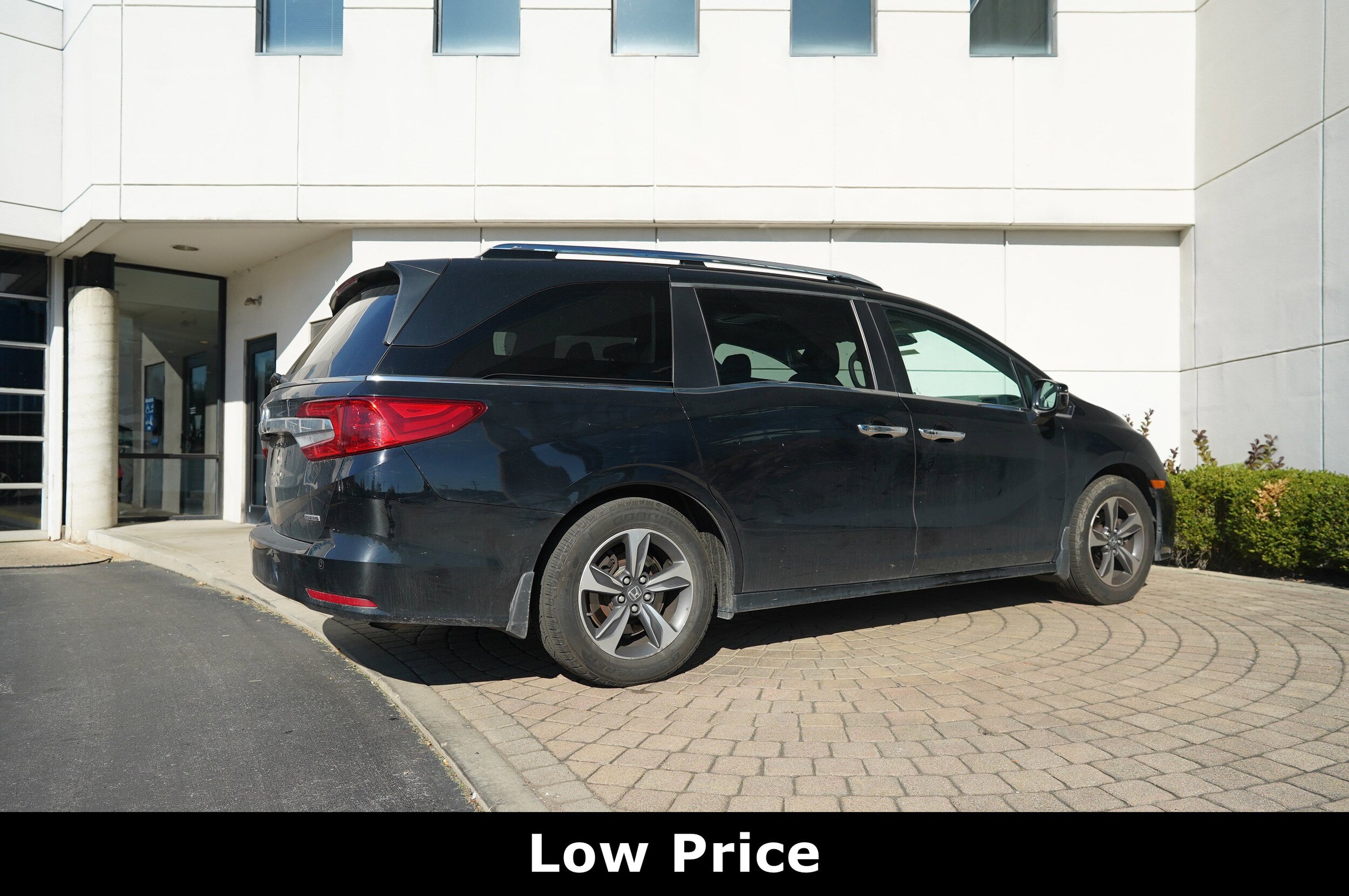 2018 Honda Odyssey Touring photo 2