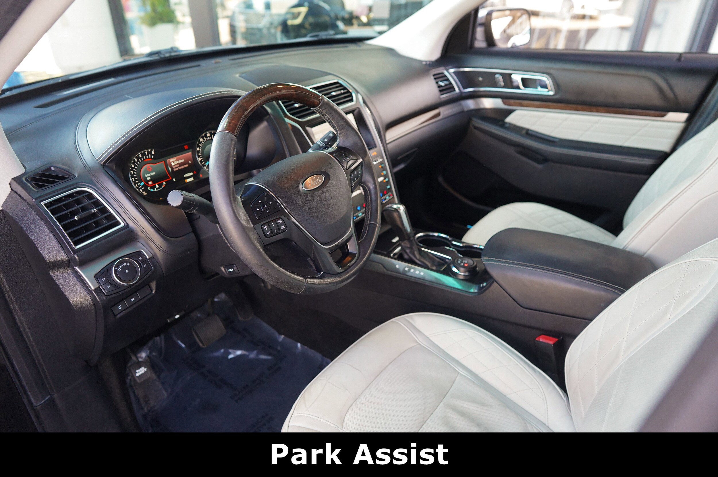 2016 Ford Explorer Platinum photo 4