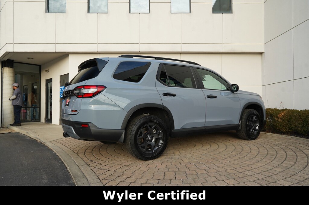 Used 2023 Honda Pilot TrailSport SUV