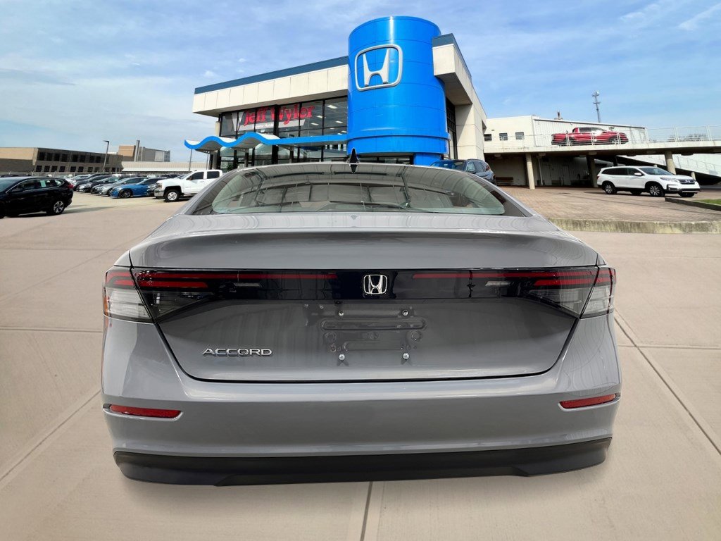 2025 Honda Accord SE photo 4