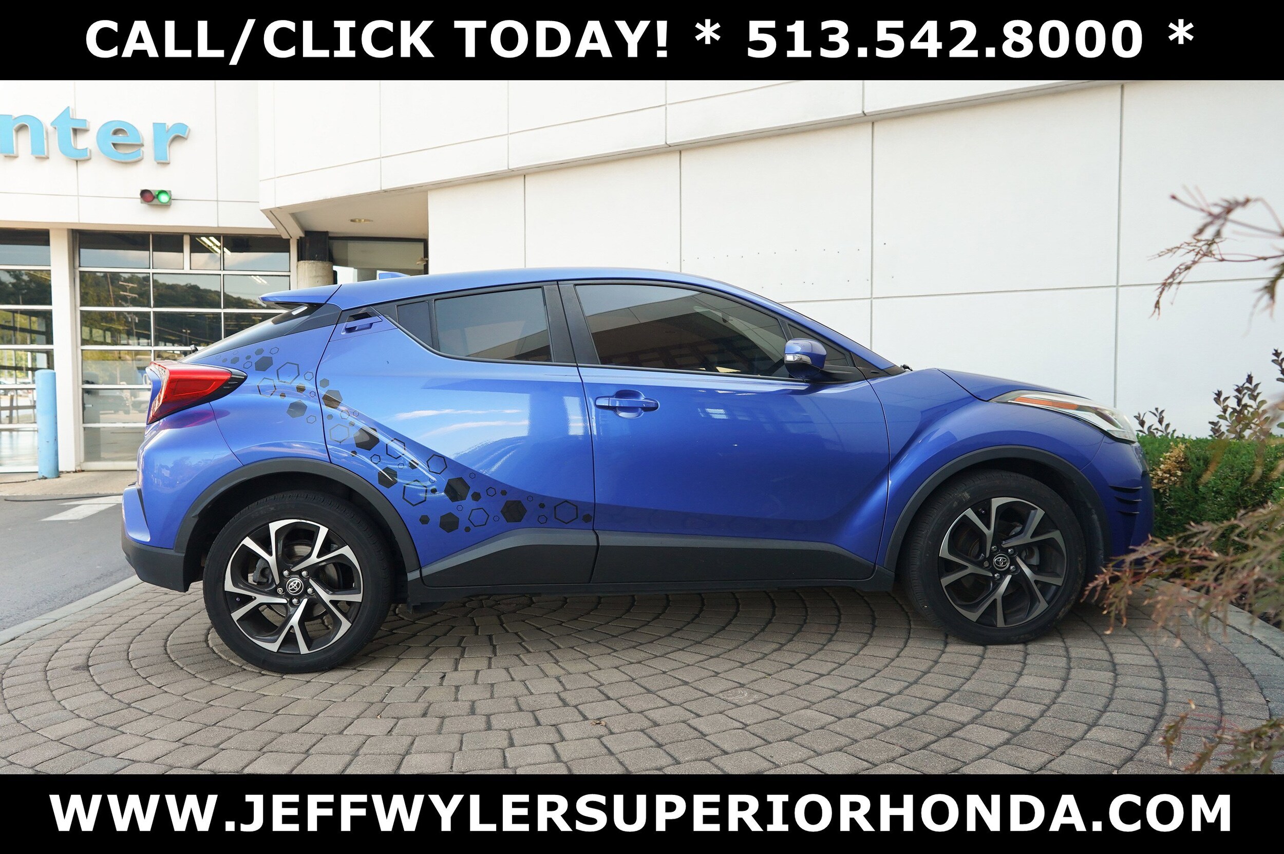 2020 Toyota C-HR XLE photo 2