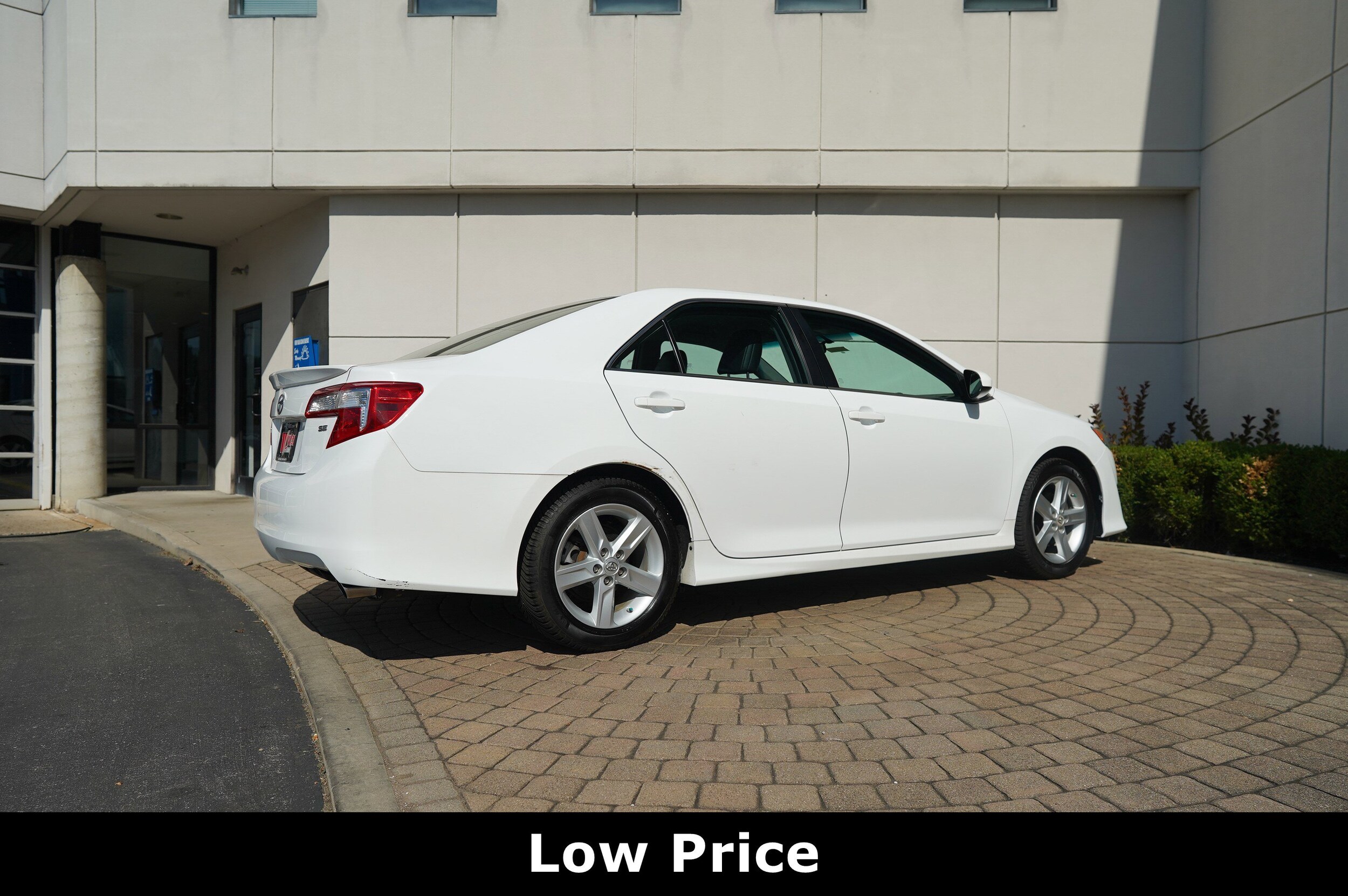 2013 Toyota Camry SE photo 2