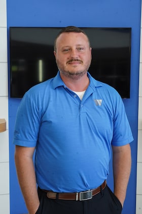 Staff member Alex Tuner from ID_afa37005f2ed