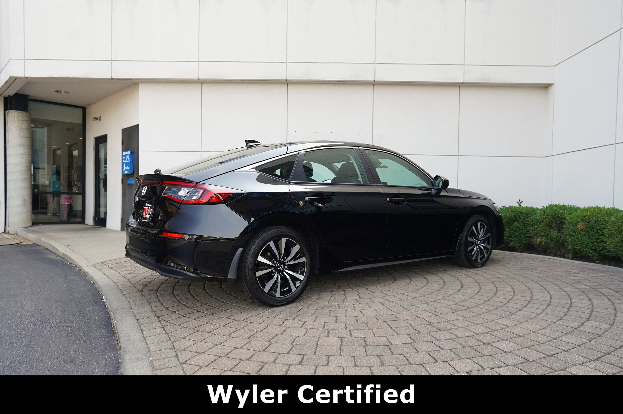 2024 Honda Civic EX-L Hatchback photo 3