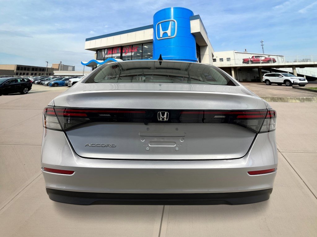2025 Honda Accord SE photo 4