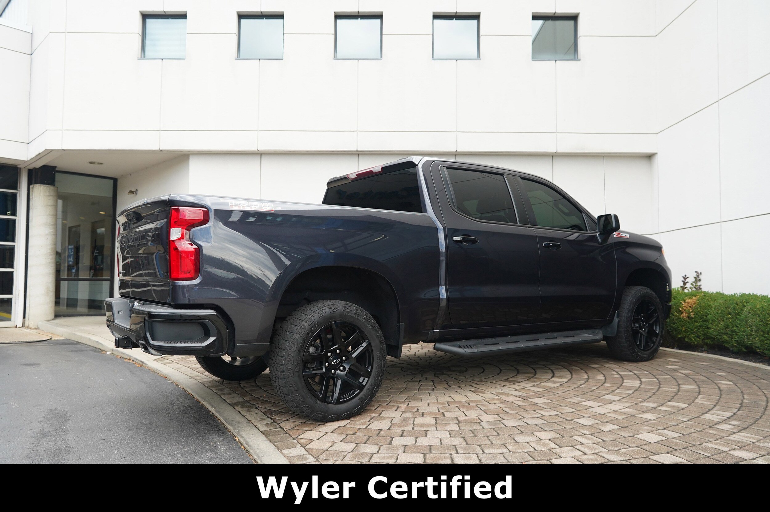 2022 Chevrolet Silverado 1500 LT Trail Boss photo 3