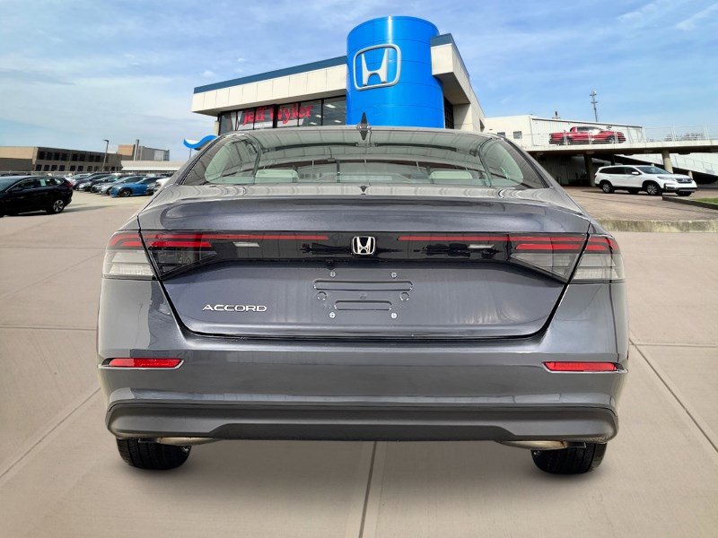 2025 Honda Accord LX photo 4
