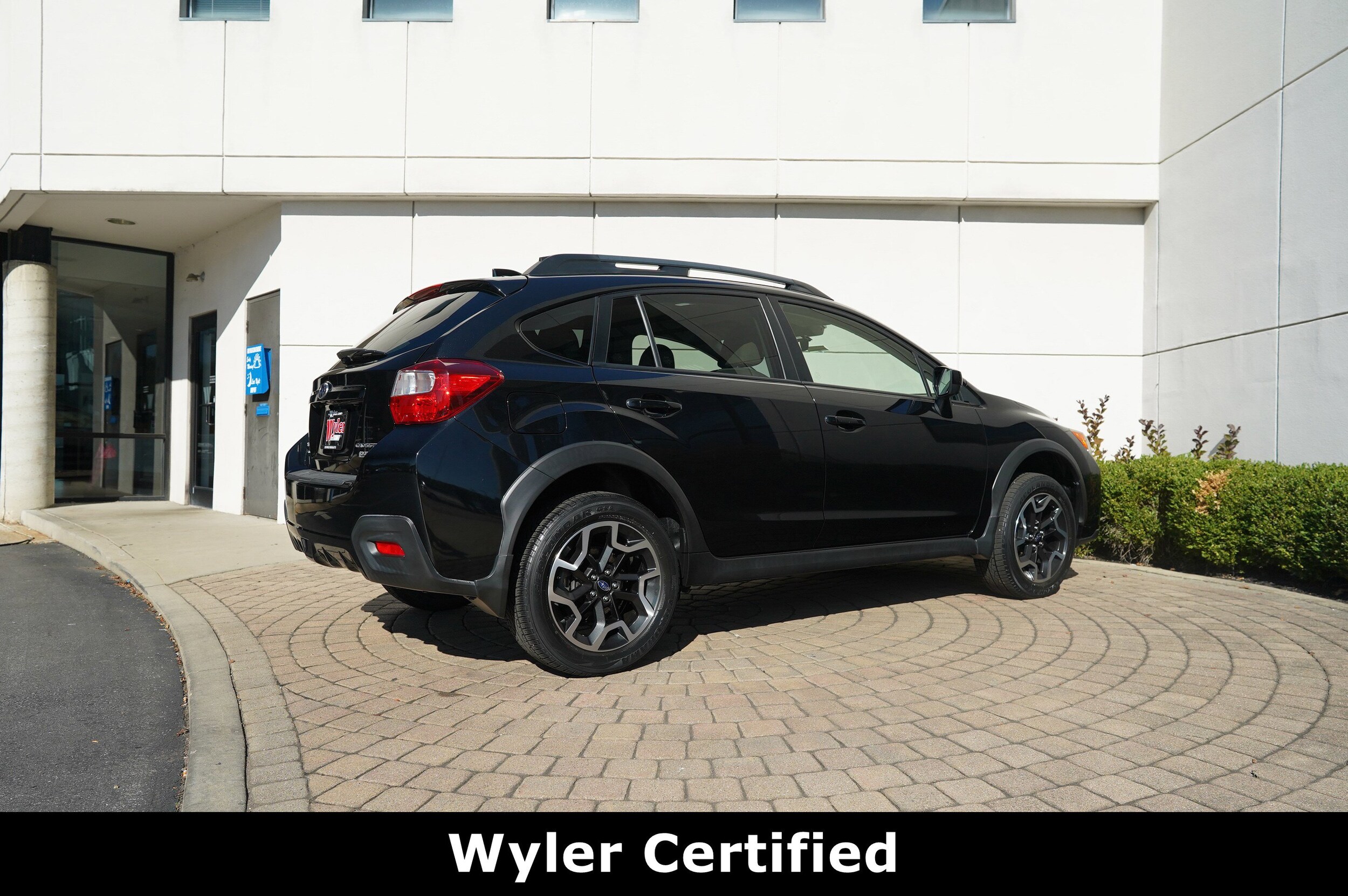 2017 Subaru Crosstrek 2.0i Premium photo 2