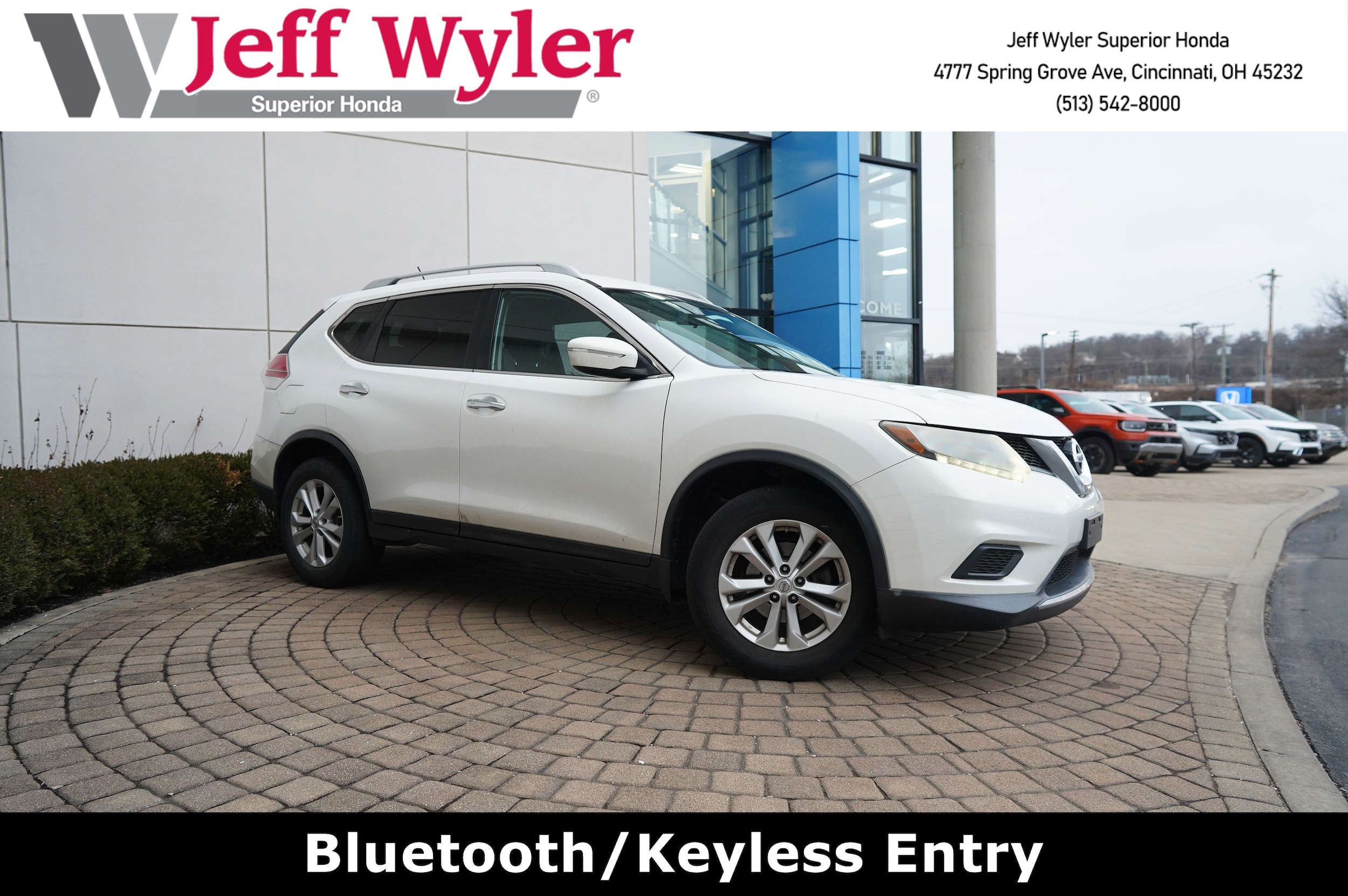 2014 Nissan Rogue SV's photo