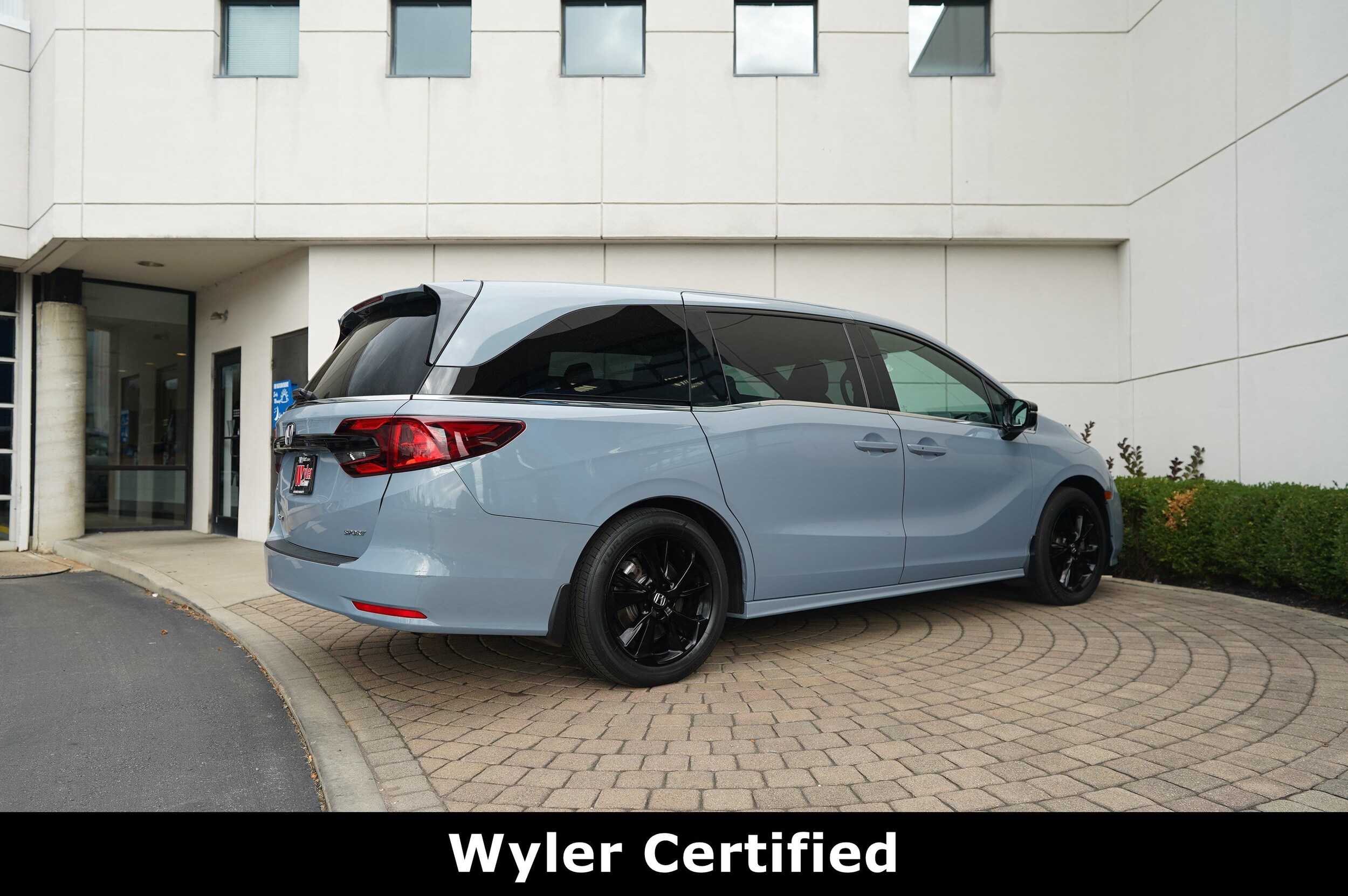 2023 Honda Odyssey Sport photo 2