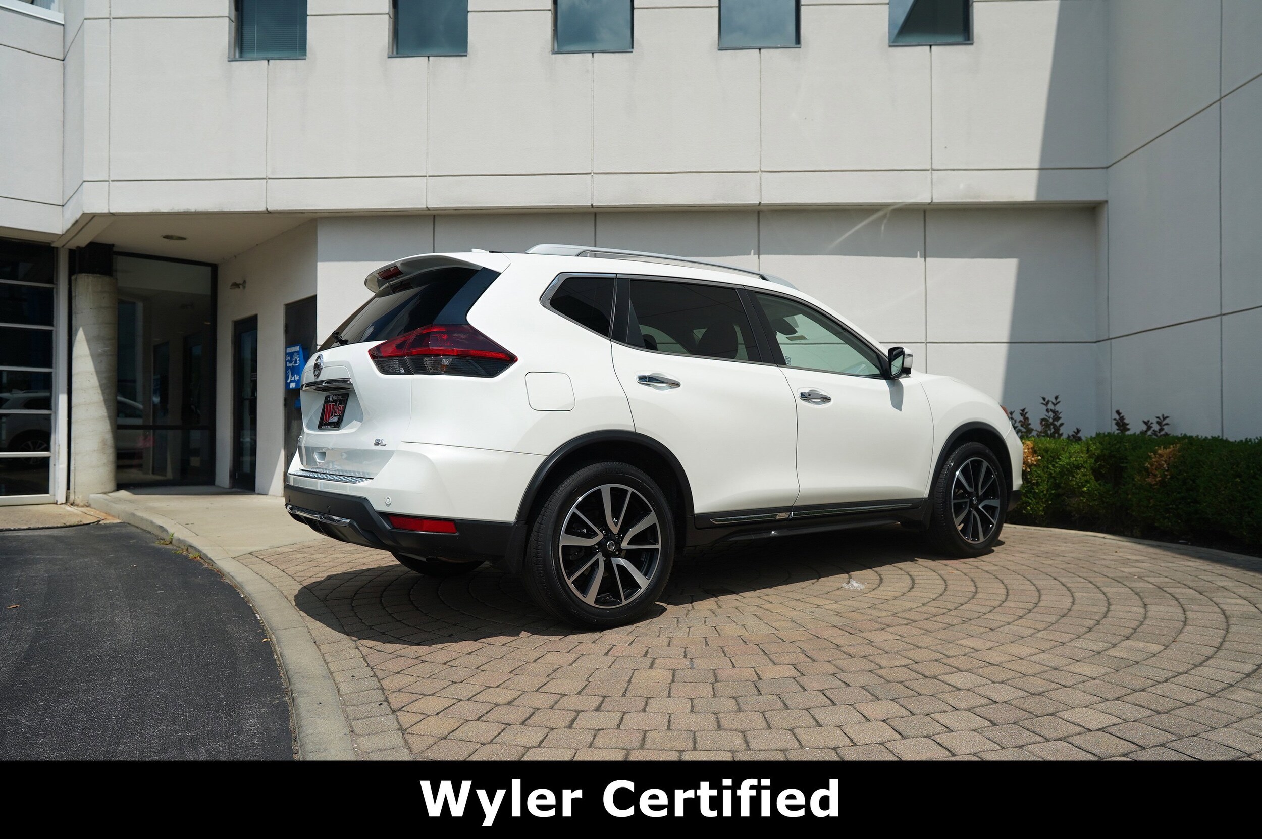 2020 Nissan Rogue SL photo 2