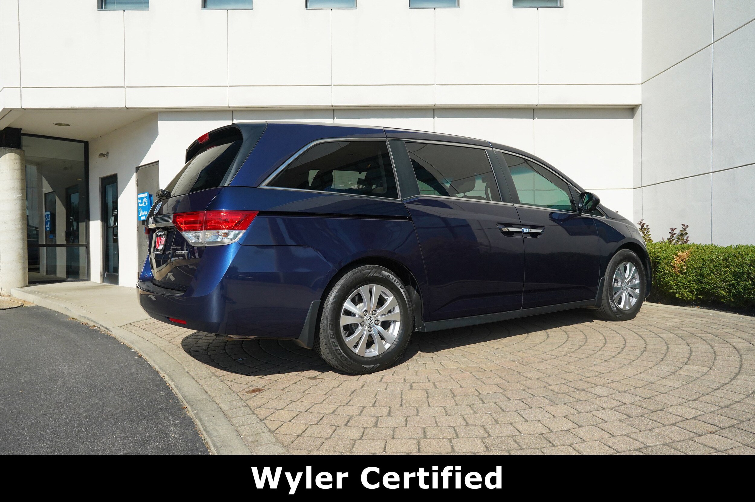 2016 Honda Odyssey SE photo 3