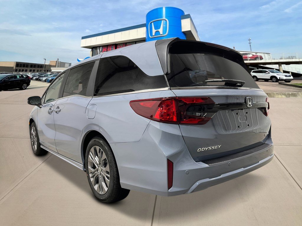 2026 Honda Odyssey Touring photo 3