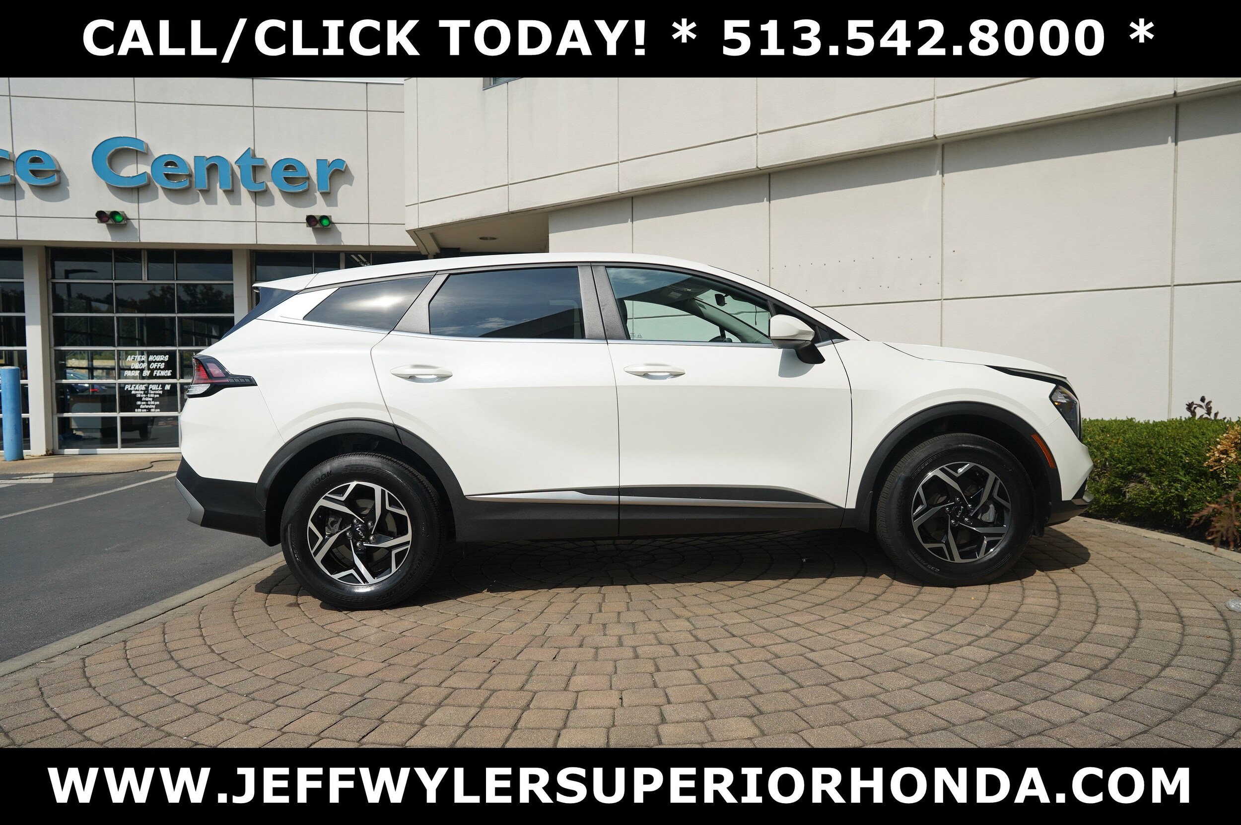 2023 Kia Sportage LX photo 2