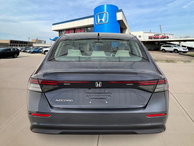 2025 Honda Accord LX photo 4