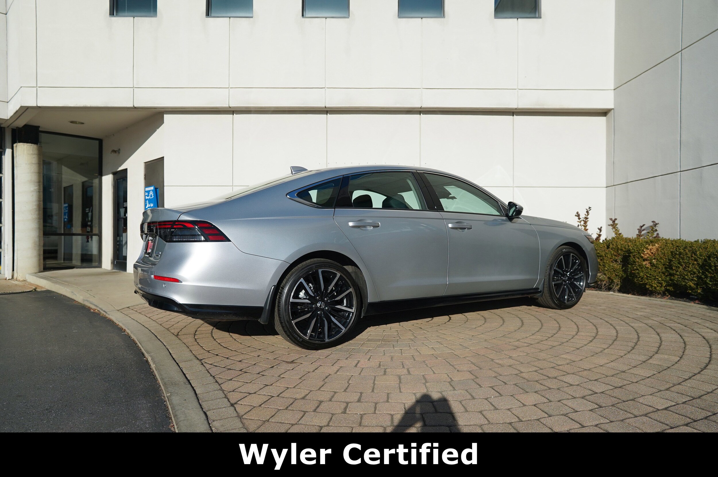 2024 Honda Accord Hybrid Touring photo 3