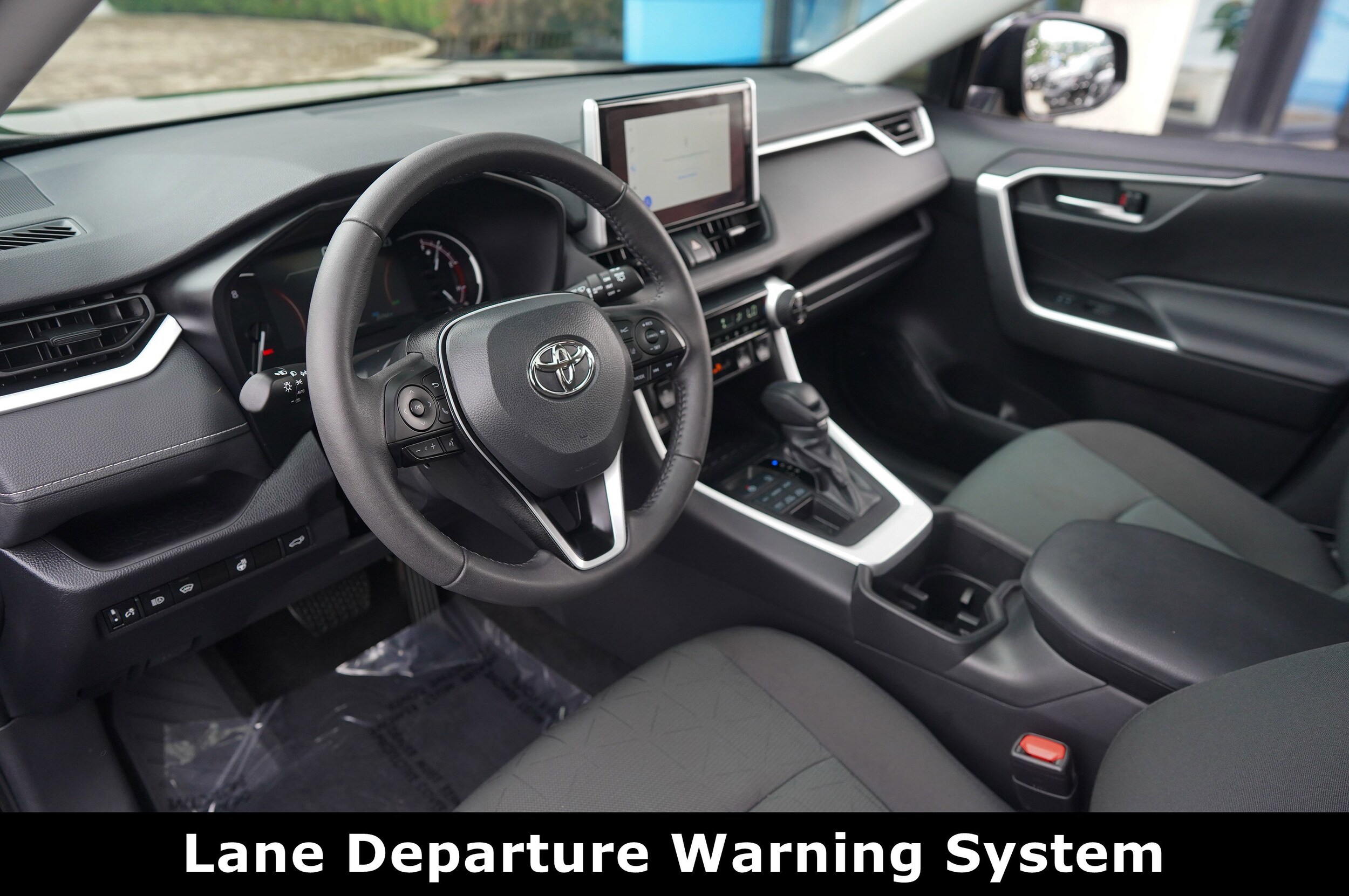 2023 Toyota RAV4 XLE photo 3