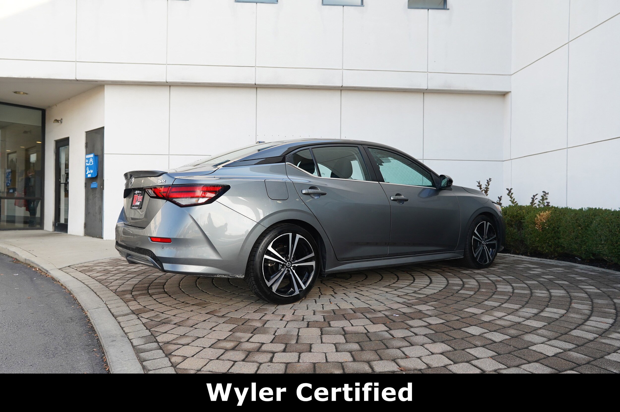 2023 Nissan Sentra SR photo 3