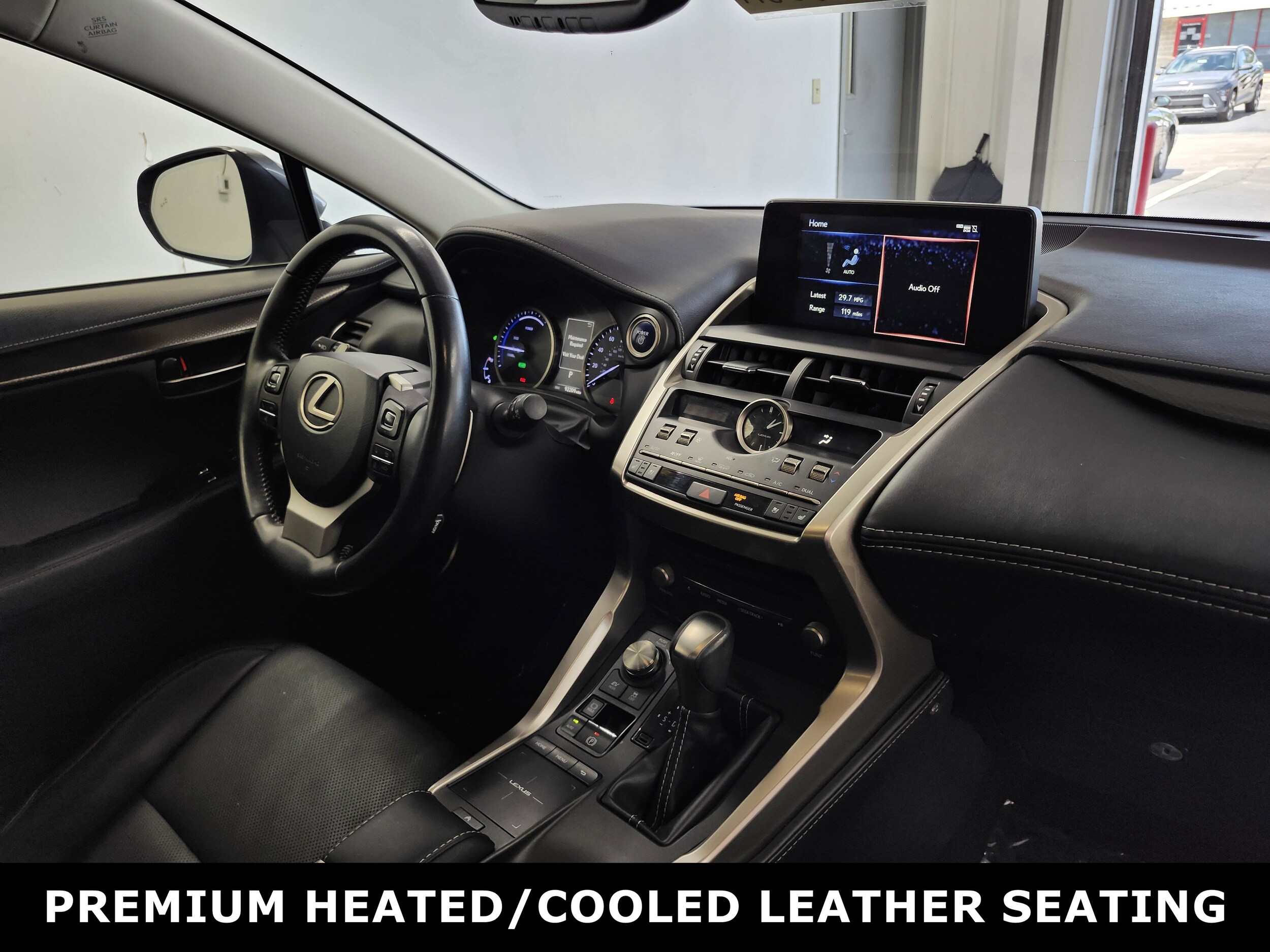2019 Lexus NX 300h Luxury photo 3