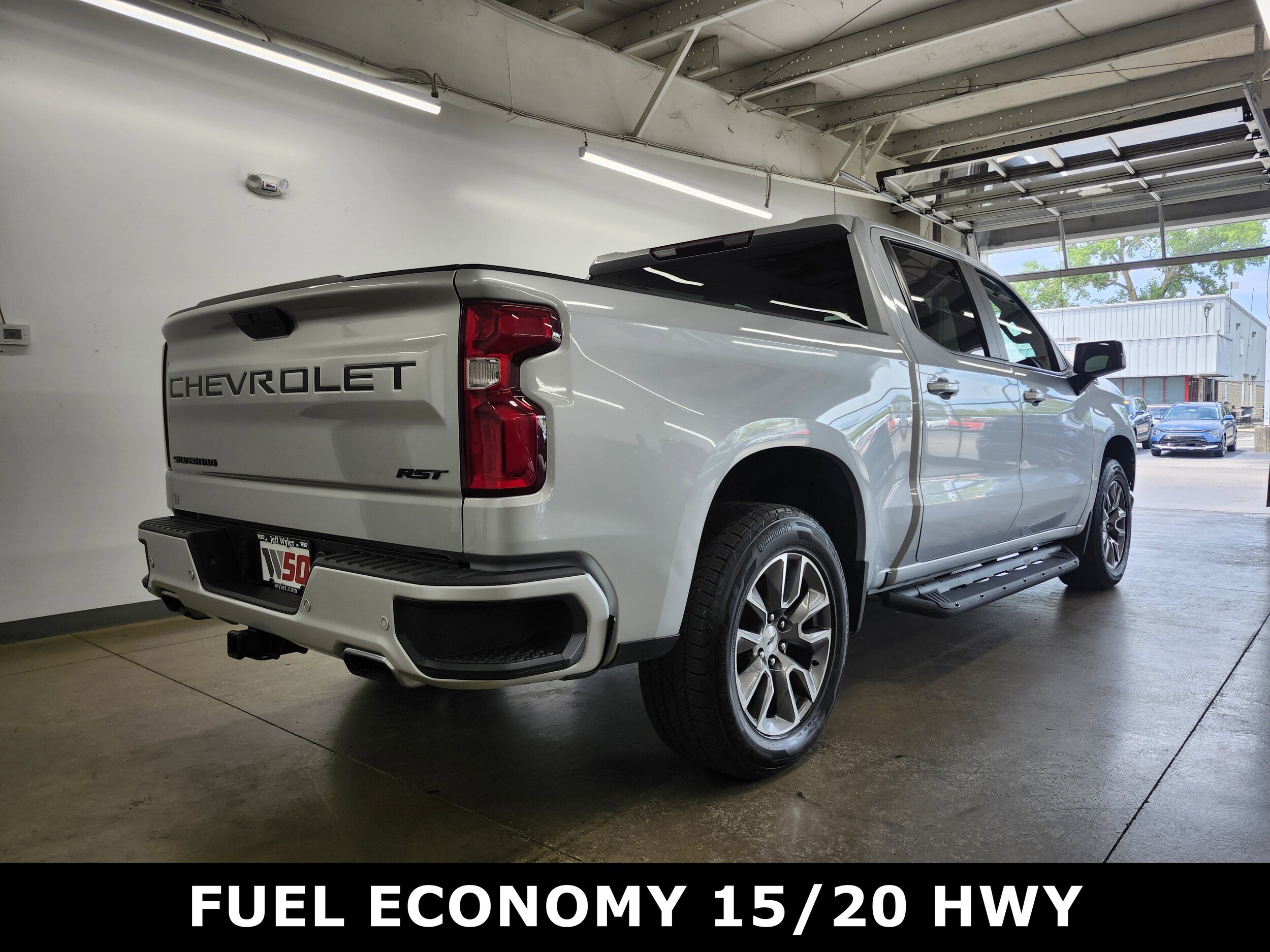 2022 Chevrolet Silverado 1500 RST photo 2