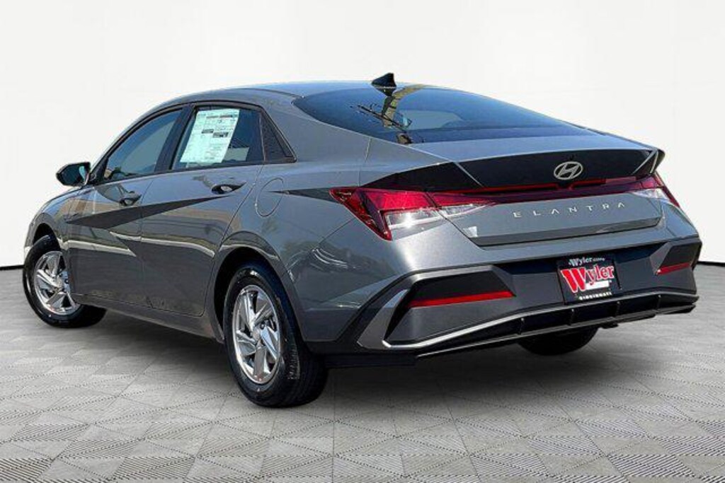 New 2026 Hyundai Elantra SE Sedan