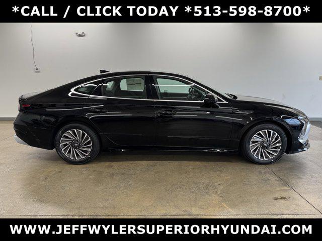 2025 Hyundai Sonata Hybrid Limited photo 2