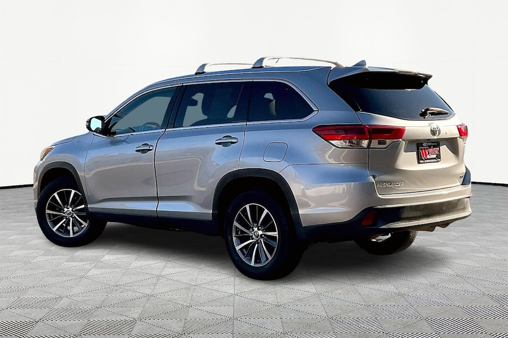 Used 2019 Toyota Highlander XLE V6 SUV