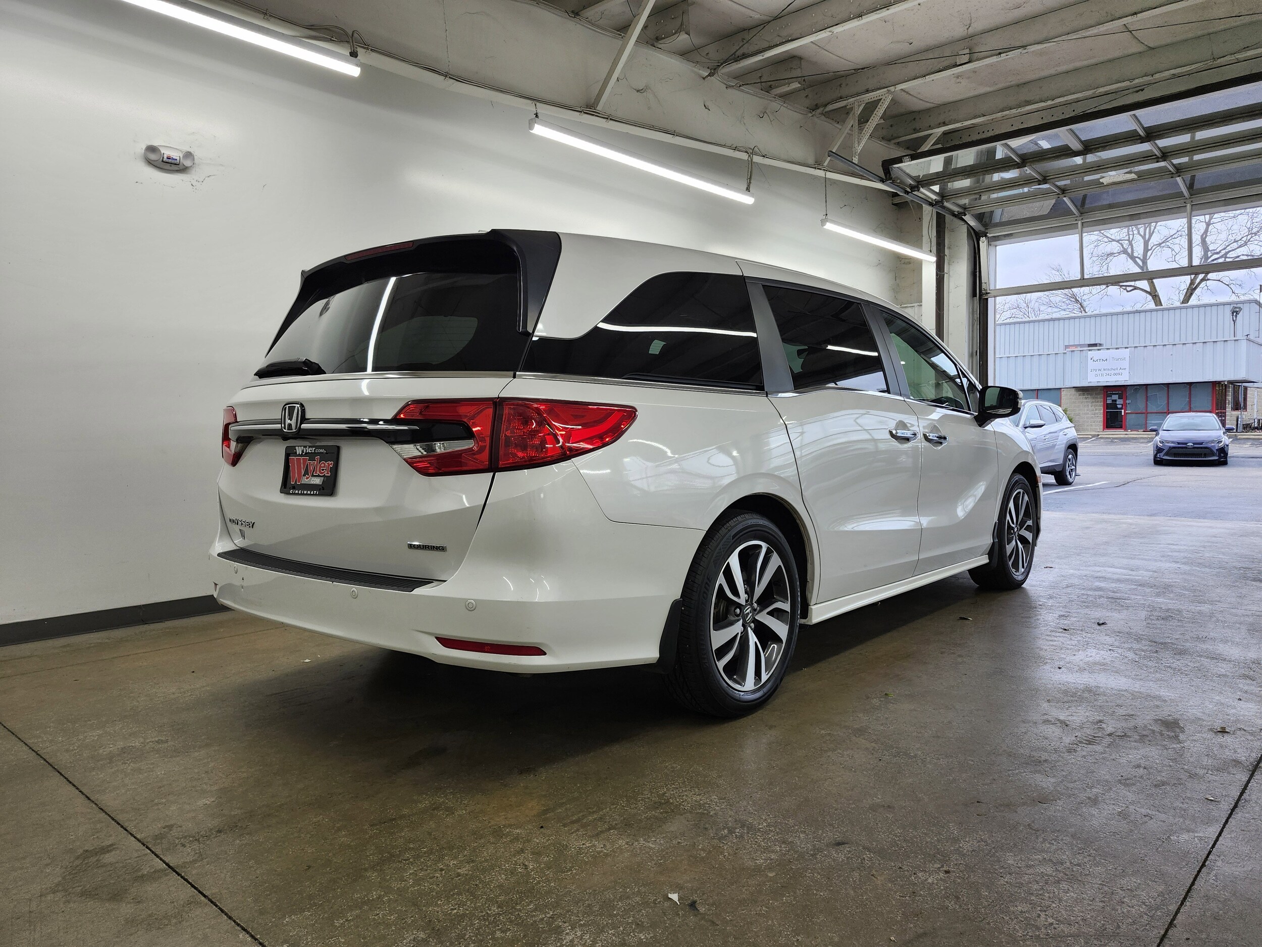 2023 Honda Odyssey Touring photo 3