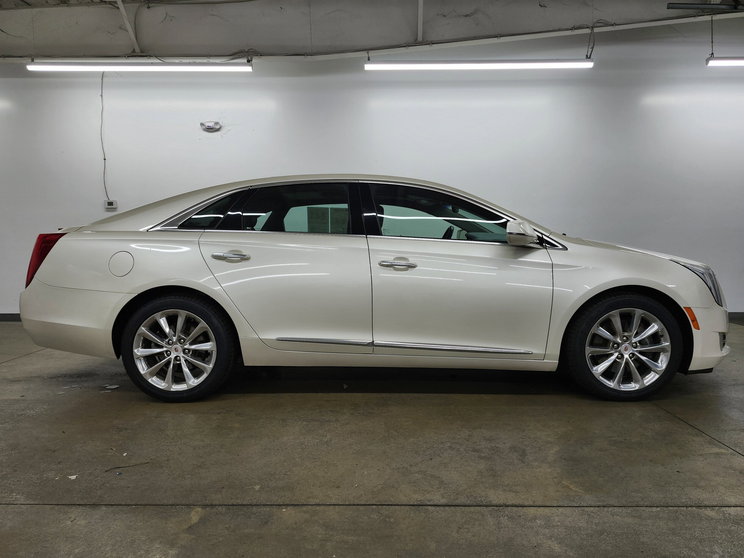 2013 Cadillac XTS Luxury photo 2