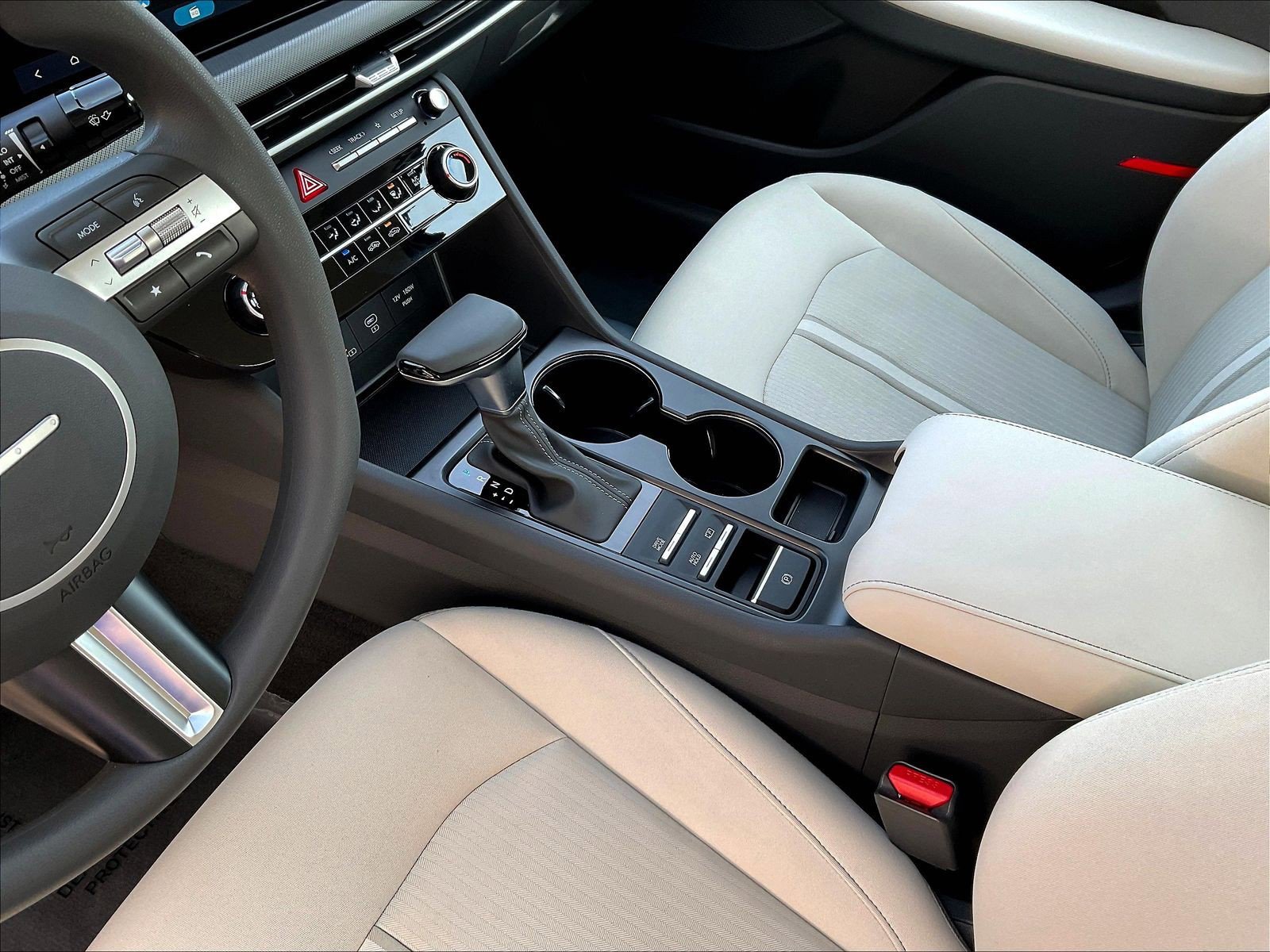 2025 Hyundai Sonata SE - Photo 18