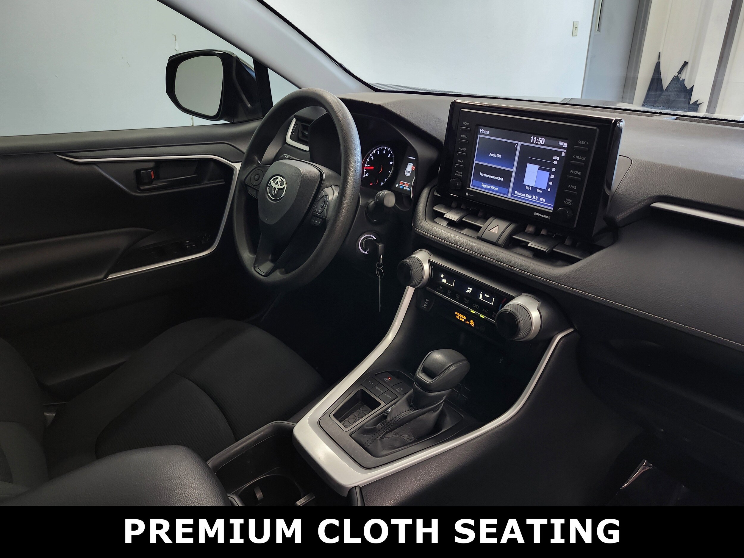 2022 Toyota RAV4 LE photo 2