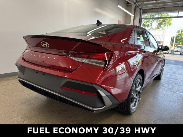 2025 Hyundai Elantra SEL Sport photo 3