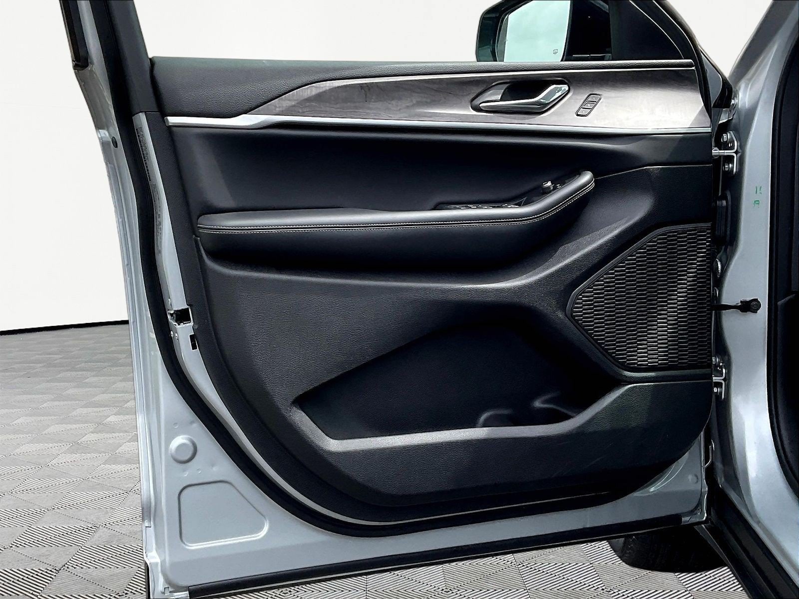 2025 Jeep Grand Cherokee Limited - Photo 23