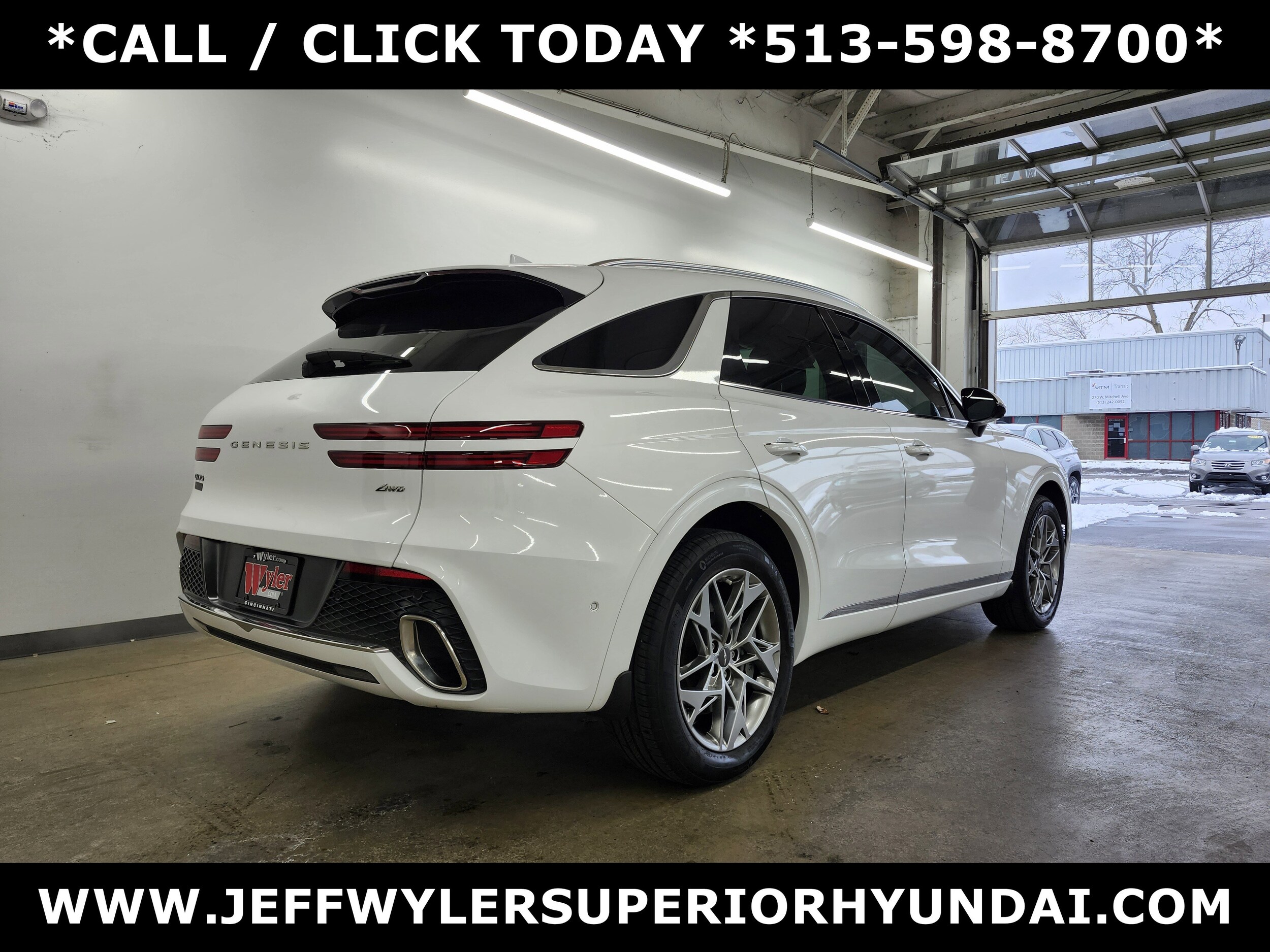 2023 Genesis GV70 2.5T photo 3