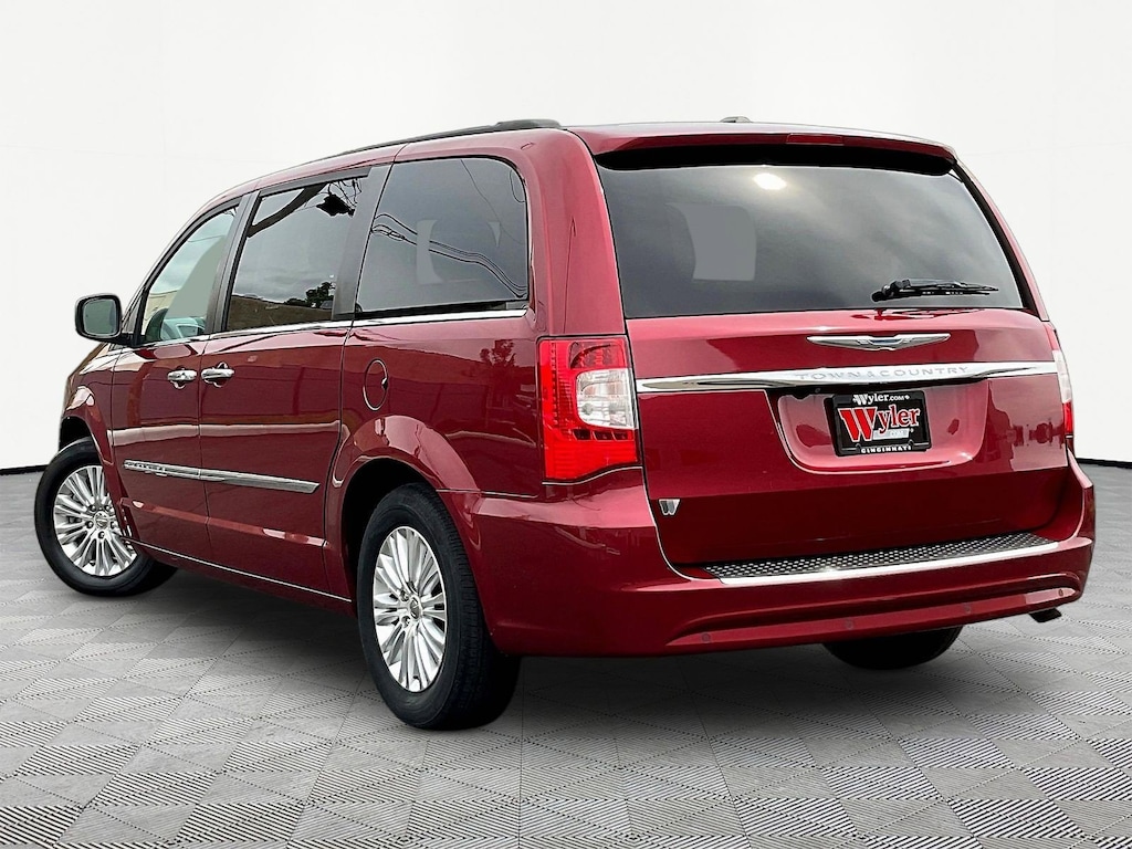 Used 2013 Chrysler Town & Country Touring-L Van