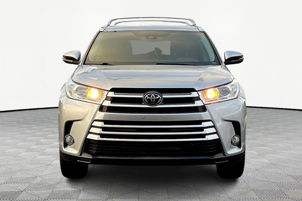 Used 2019 Toyota Highlander XLE V6 SUV