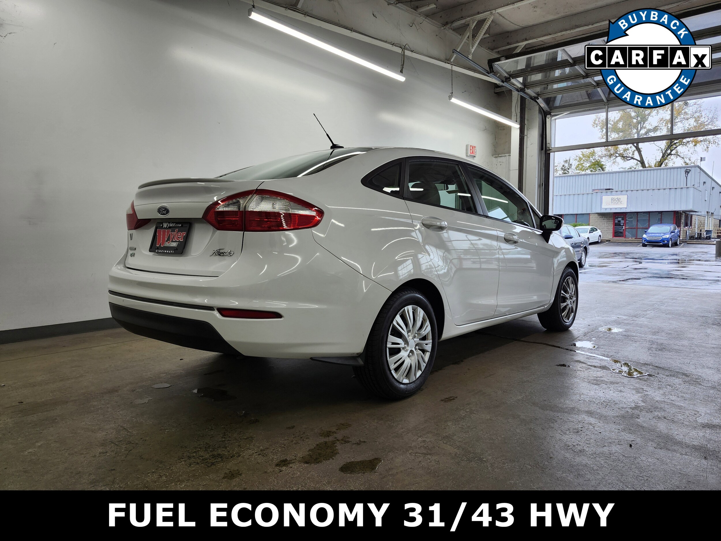 2014 Ford Fiesta SE photo 3