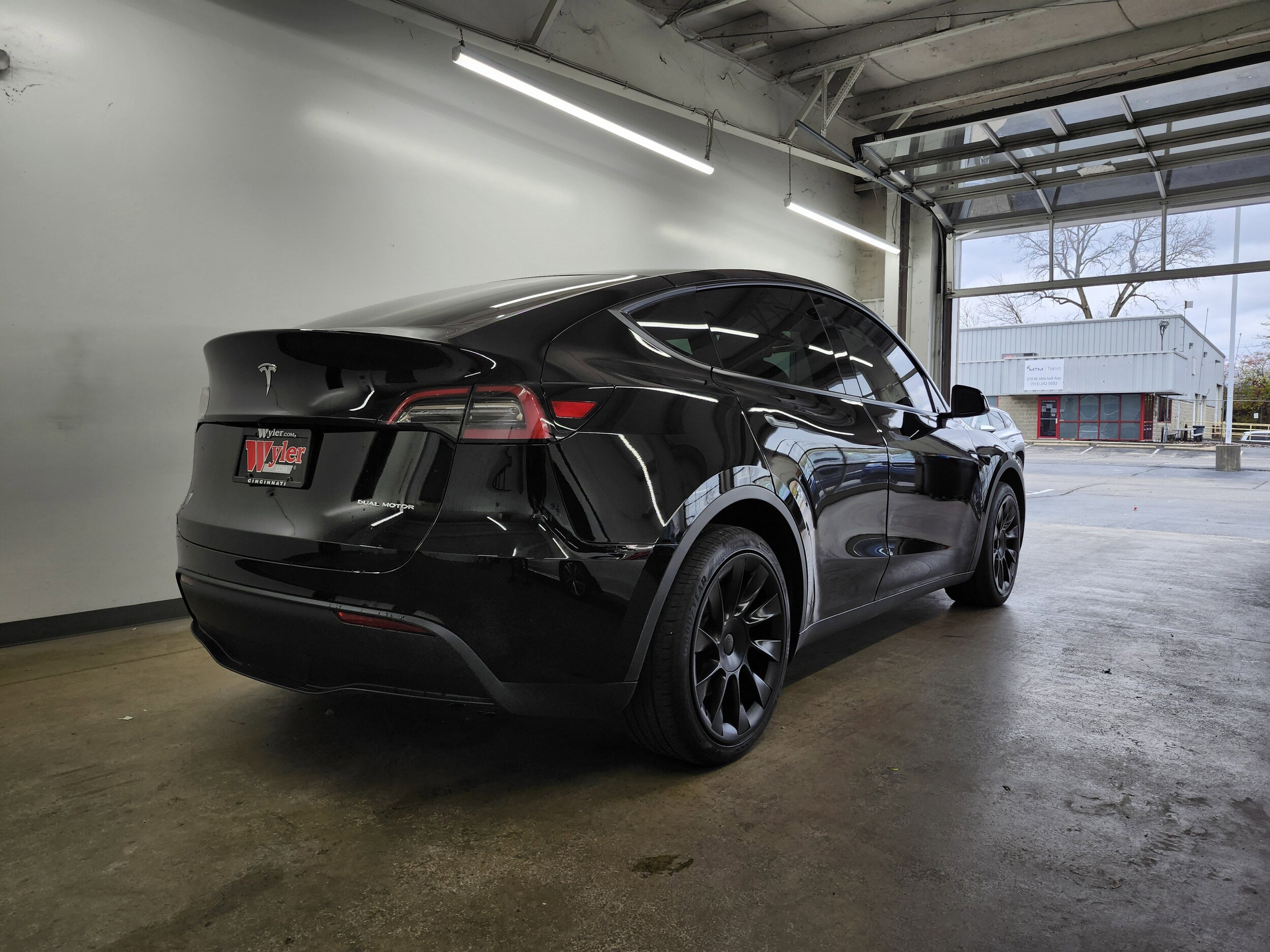 2023 Tesla Model Y Long Range photo 2