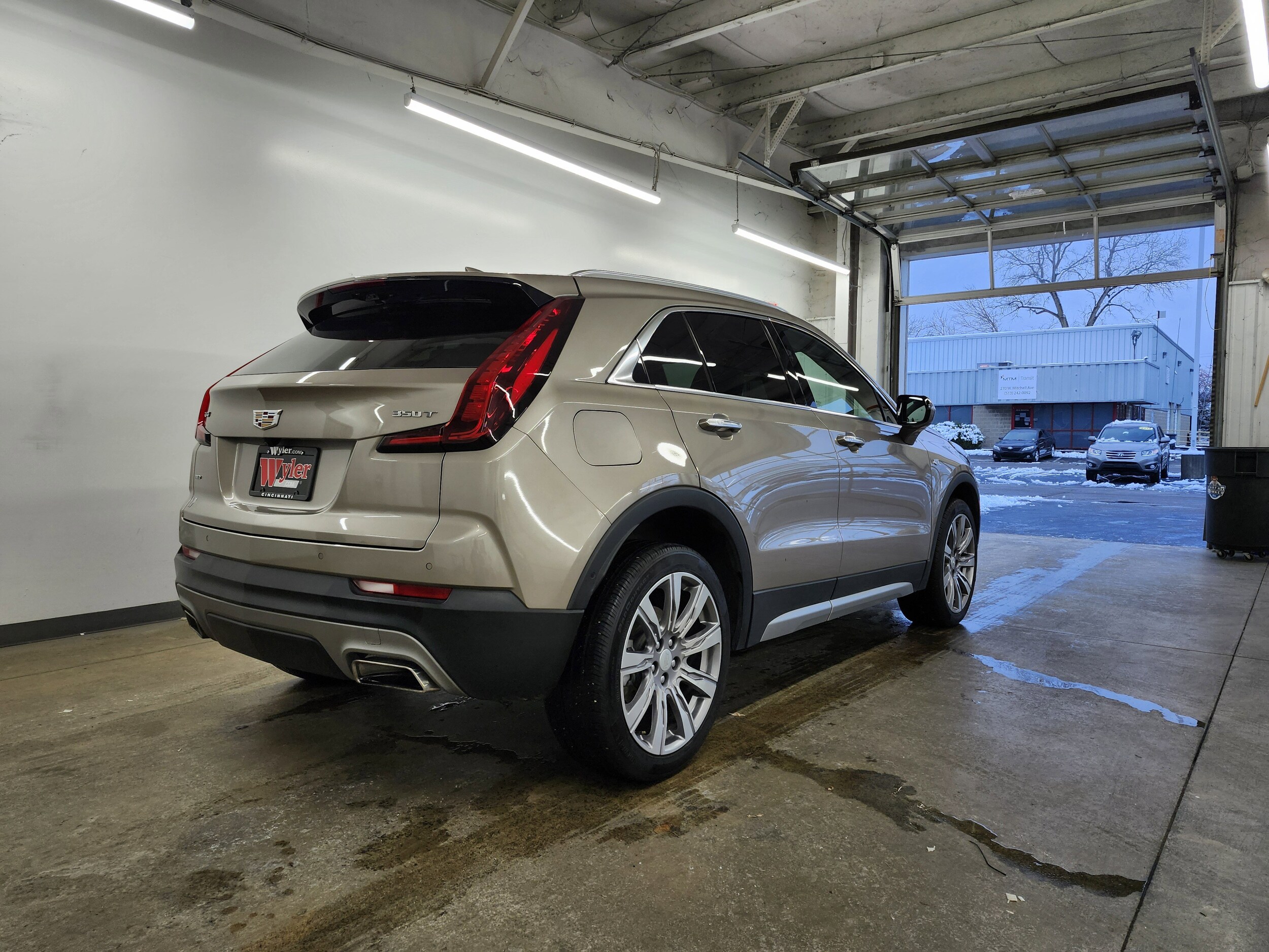 2022 Cadillac XT4 Premium Luxury photo 2