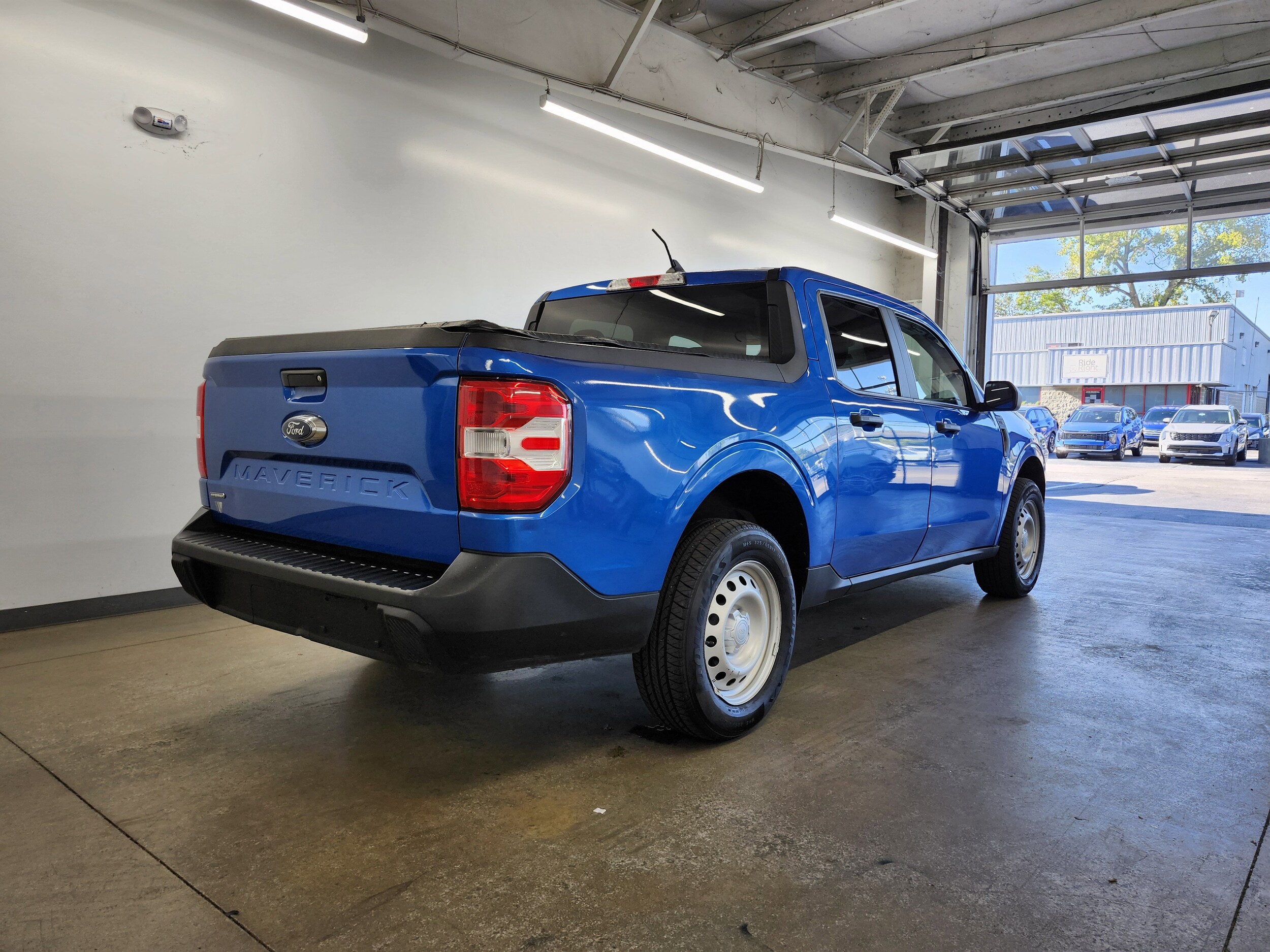 2022 Ford Maverick XL photo 2